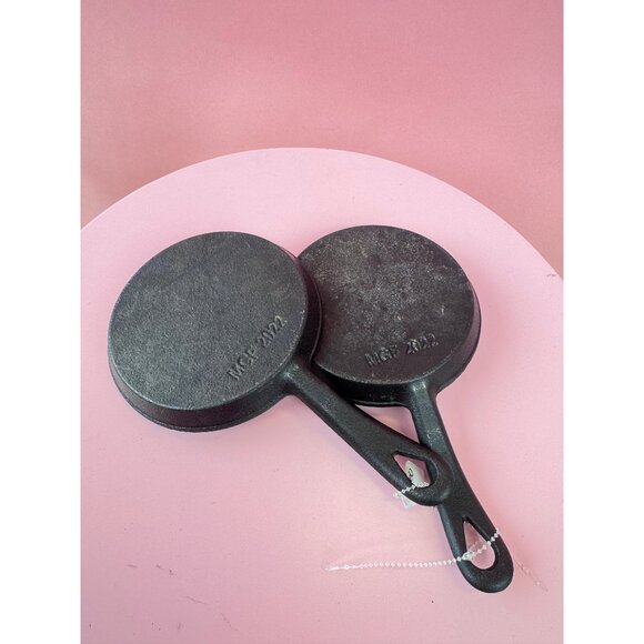 Cast‎ Iron Set of 2 5" Mini Pans Skillets - Picture 4 of 5